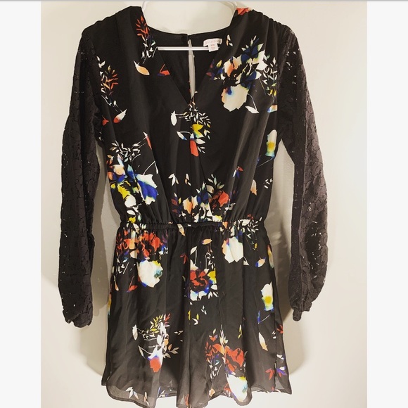 3/$15!! Lace Sleeve Romper - Picture 3 of 5